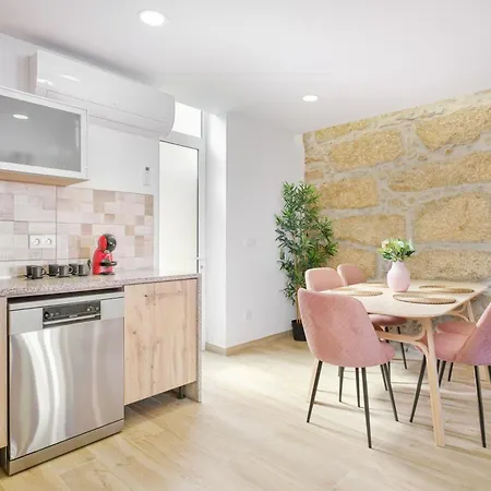 Sunny House With Patio, Walk To Attractions * Vila Nova de Gaia