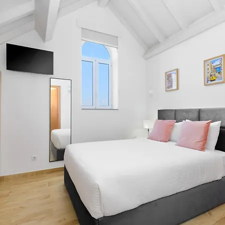 Sunny House With Patio, Walk To Attractions Feriehus *