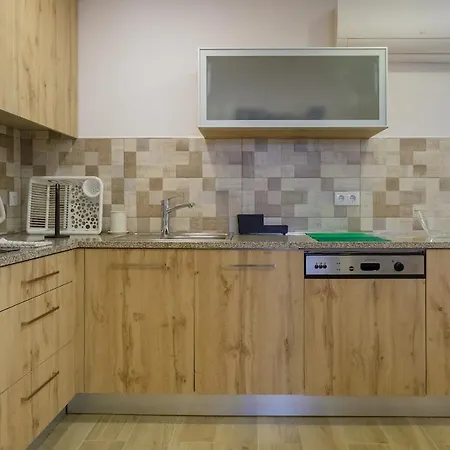 Sunny House With Backyard, Walk To Everything Holiday home Vila Nova de Gaia