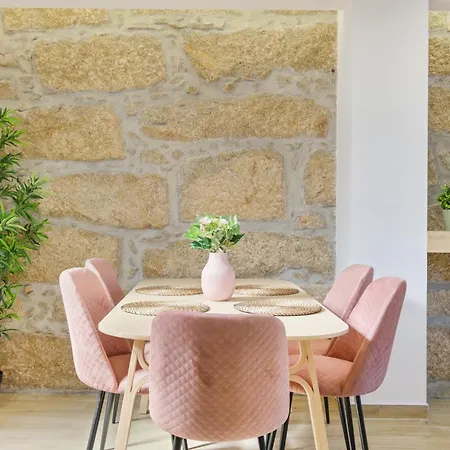 Sunny House With Patio, Walk To Attractions