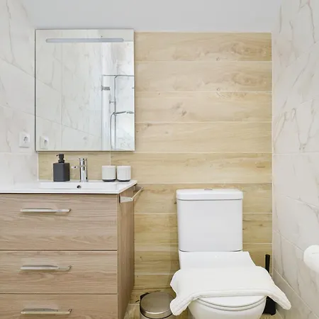 Hébergement de vacances Sunny House With Patio, Walk To Attractions Vila Nova de Gaia