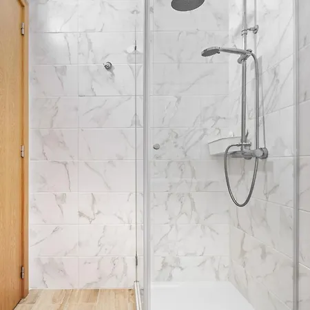 Sunny House With Patio, Walk To Attractions Сasa de vacaciones *