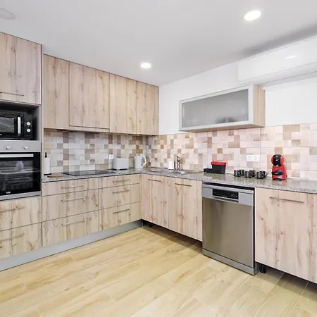 Sunny House With Patio, Walk To Attractions Vila Nova de Gaia