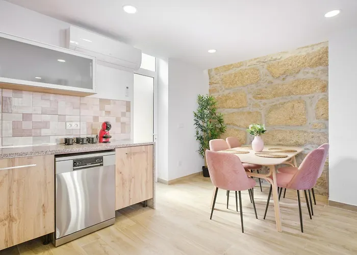 Sunny House With Patio, Walk To Attractions * Vila Nova de Gaia