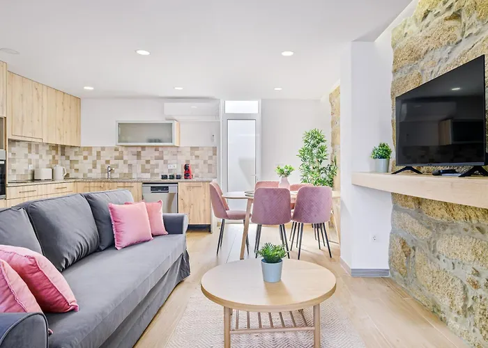 Sunny House With Patio, Walk To Attractions Nyaraló