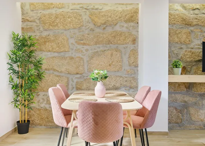 Sunny House With Patio, Walk To Attractions