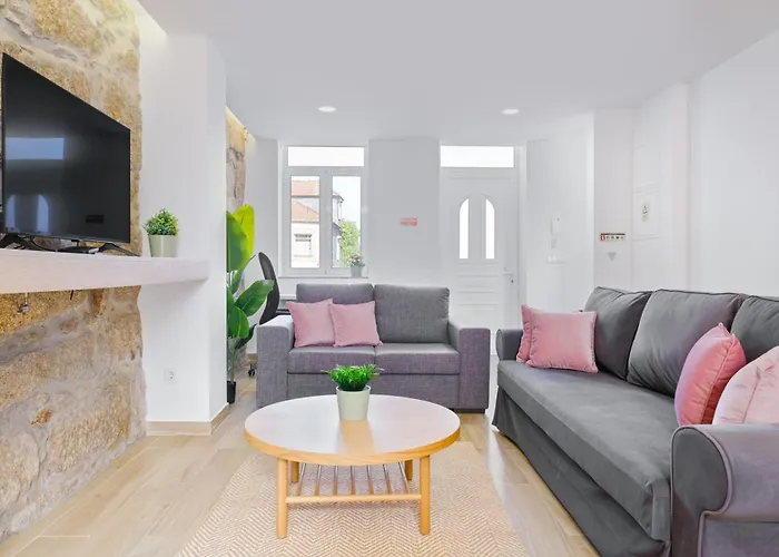 Sunny House With Patio, Walk To Attractions *