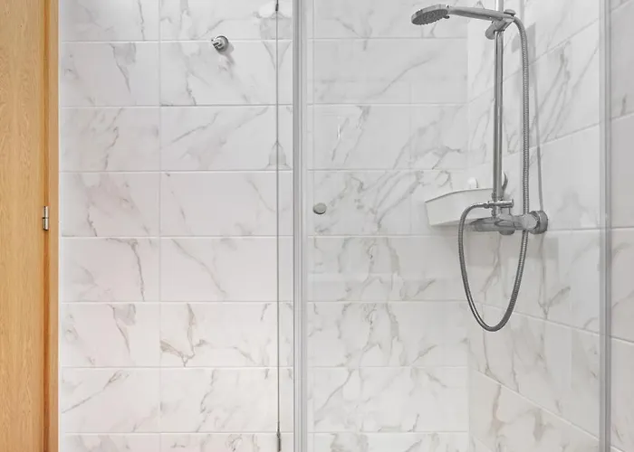 Sunny House With Patio, Walk To Attractions Nyaraló *