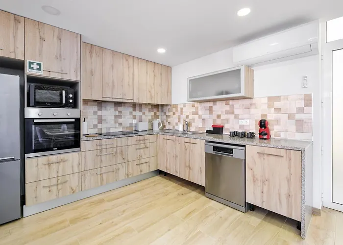 Sunny House With Patio, Walk To Attractions Vila Nova de Gaia