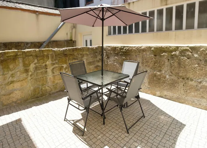 Sunny House With Patio, Walk To Attractions